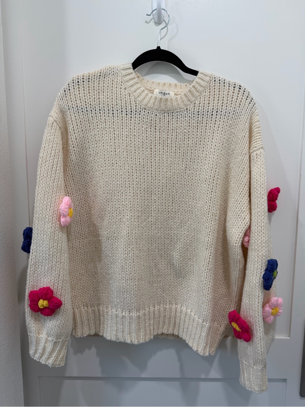 Umgee Floral Sweater Size M Cream Blue Pink Knit Pullover NWT